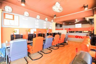 OYO 349 Aroonrung House