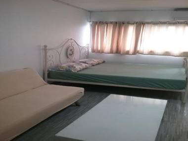 Room in Studio - Impact Don Mueang Bangkok Guest House For 3 Pax