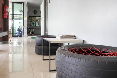 OYO 711 Korat Buri Green Hotel