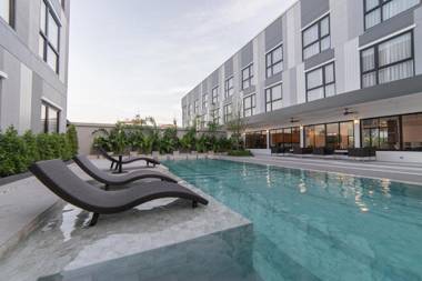 Gate43 Airport Hotel