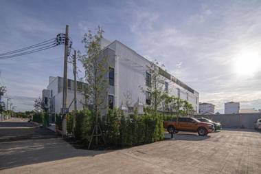 Gate43 Airport Hotel