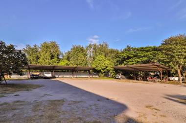 Vaccinated Staff - OYO 421 Dnk Baan Suan