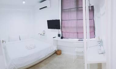 Flat White Cafe x Poshtel