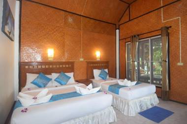 Lanta Long Beach Hostels