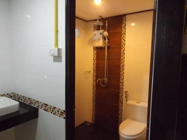 Lanta Long Beach Hostels