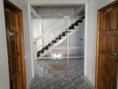 Easy Rooms and Minimart