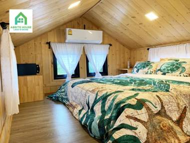 Tiny house on Koh Lanta only 2 minutes walk to the beach