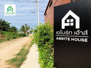 2 Tiny houses on Koh Lanta only 2 minutes walk to the beach