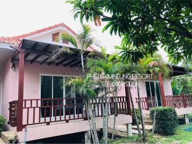 Phetnamneung Resort