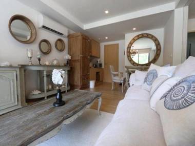 Her Glory by the Sea