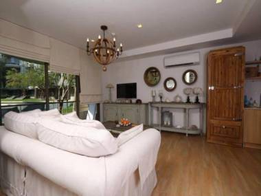 Her Glory by the Sea