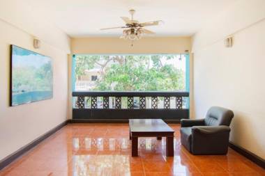 OYO 765 Pom Pom Residence