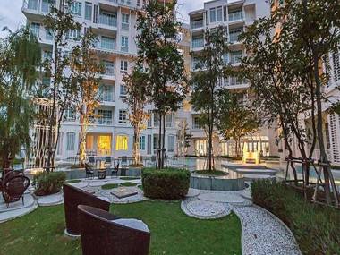 Summer Huahin Condo 2 Bedrooms Pool View Classic Room