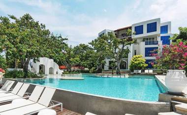 Chelona huahin beachfront resort condo