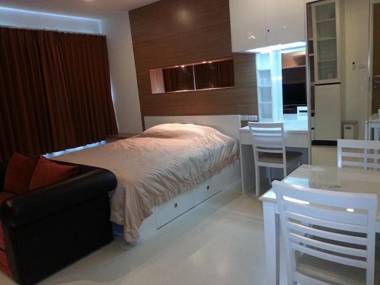 The Seacraze Hua-Hin by Montri C.