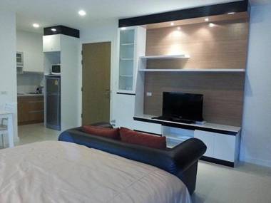 The Seacraze Hua-Hin by Montri C.