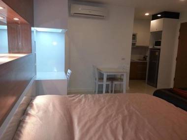 The Seacraze Hua-Hin by Montri C.