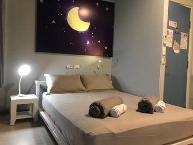 The Moon Hostel Huahin