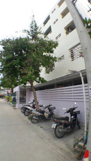 Kwanchanok Apartment