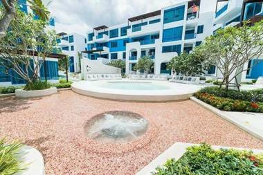 Hua Hin The Crest Santora  by Pakky