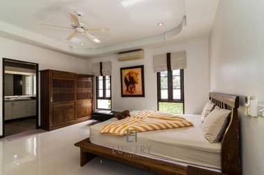 Four Bedroom Private Bali Style Villa HH1