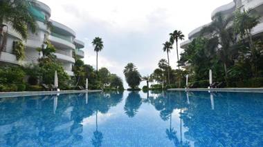 Hua Hin Beachfront Condo With Beach Access & Pools