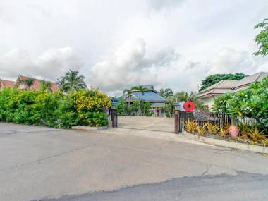 Capital O 961 Baan Dow Chompoo Resort