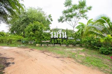 OYO 999 Baan Pak Rom Ruen