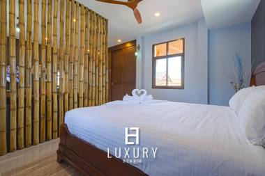 Walking Distance to Beach 4 Bedroom Pool Villa! HV