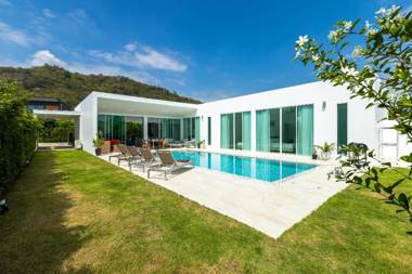 Modern 4 Bedroom Private Pool Villa! PMKA2