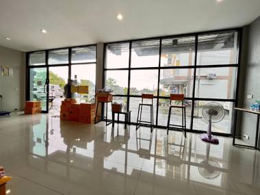 Life Rongkhun - White Temple Chiangrai ร่องขุ่น