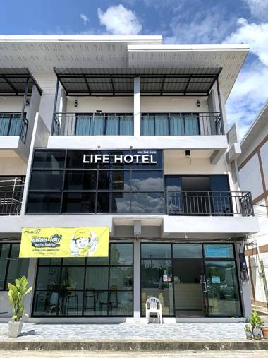 Life Rongkhun - White Temple Chiangrai ร่องขุ่น