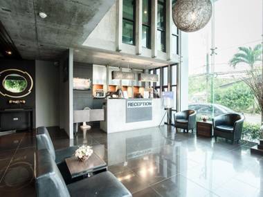 B2 Black Hotel