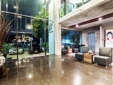 B2 Black Hotel