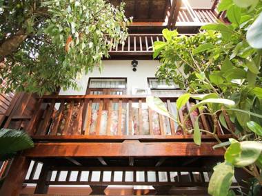 Ratchiangsaen Flora House