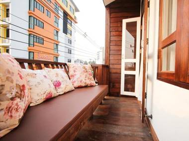 Ratchiangsaen Flora House