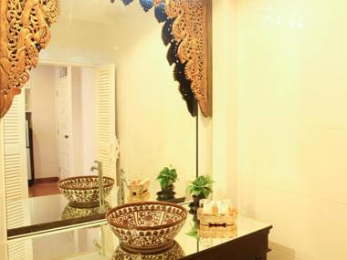 Ratchiangsaen Flora House