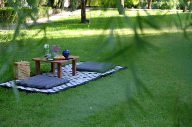 Hotel Ping Silhouette