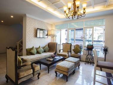 B2 Riverside Colonial Hotel