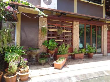 Little Guest House Hotel