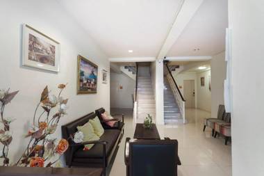 Vaccinated Staff - OYO 995 Blue Cafe Apartment