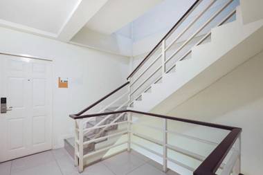 Vaccinated Staff - OYO 995 Blue Cafe Apartment