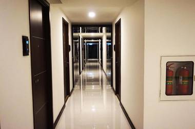 Pause and Play Hotel