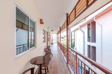 Vaccinated Staff - OYO 799 Pudsadee Hotel