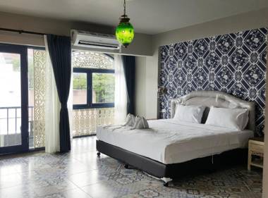 Sridonchai Heritage Night Bazaar Chiang Mai