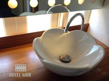 Hotel Noir