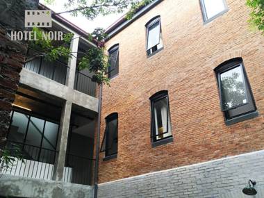 Hotel Noir