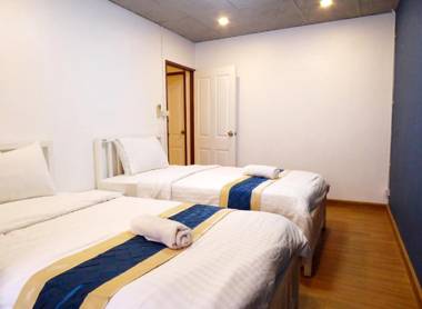 Cosy Town Home at the Old City