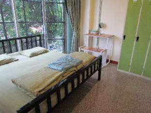 Vaccinated Staff - OYO 928 Leaf Hostel