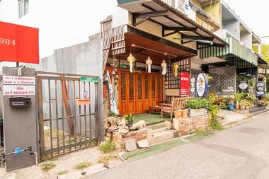 OYO 652 Smile Robotist Hostel